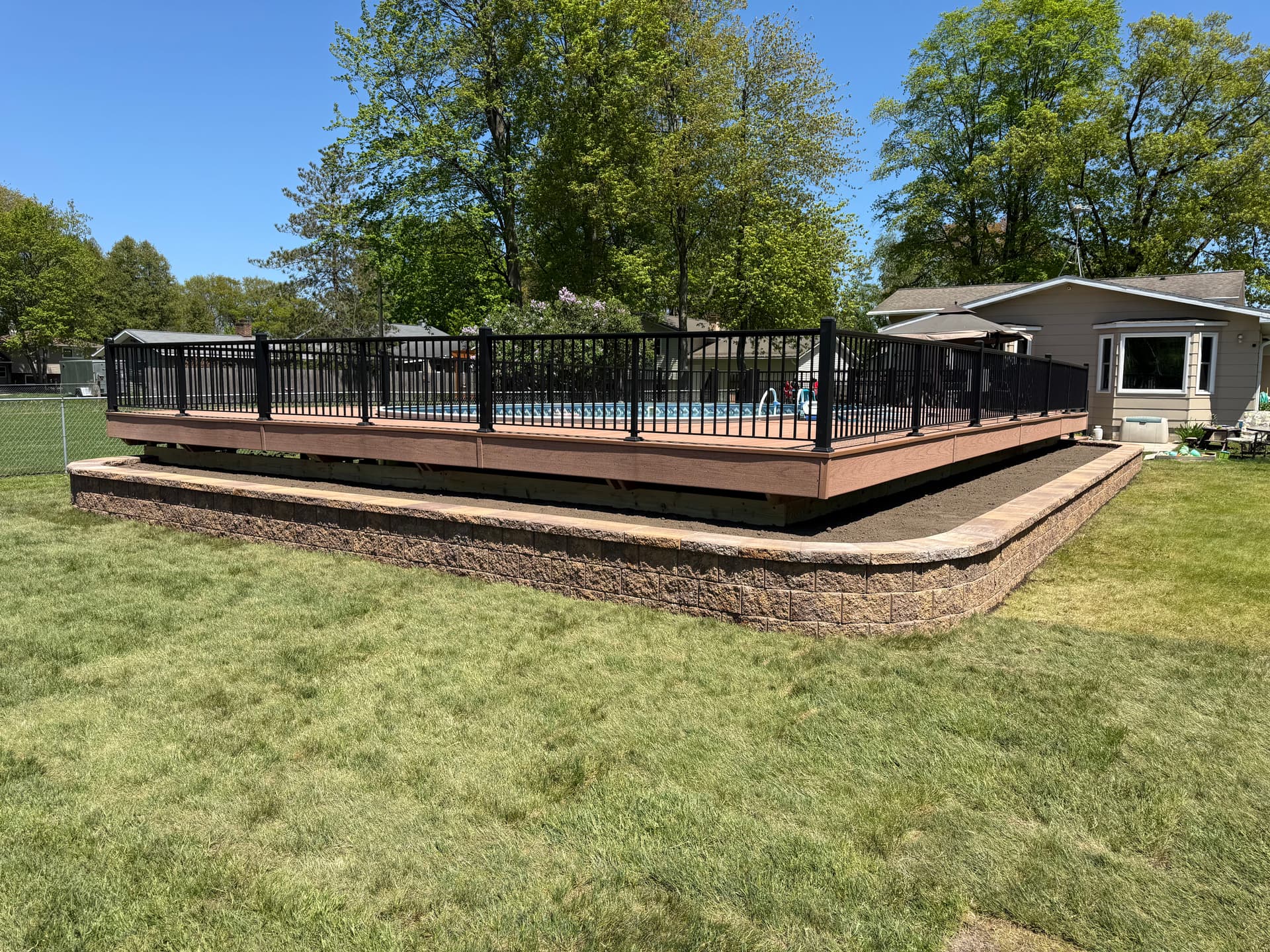 Gallery photos for 90-Foot Retaining Wall Frames This Backyard Pool Deck: Image #4