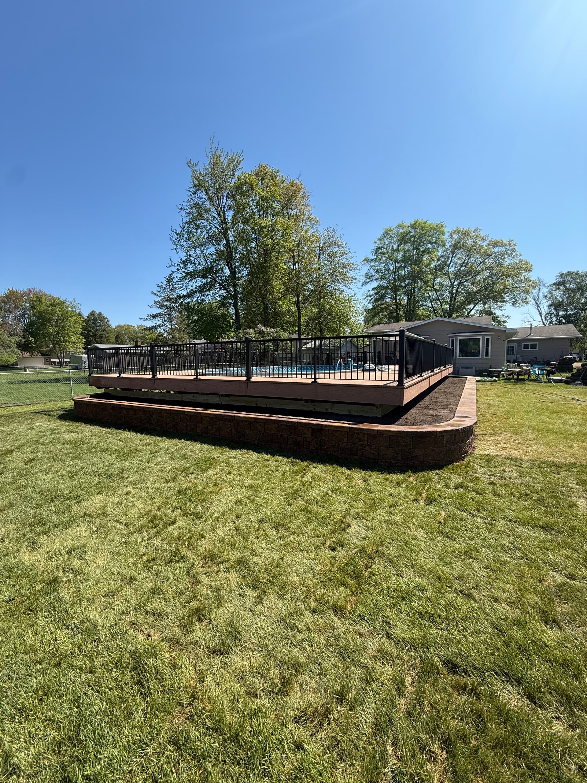 Gallery photos for 90-Foot Retaining Wall Frames This Backyard Pool Deck: Image #2