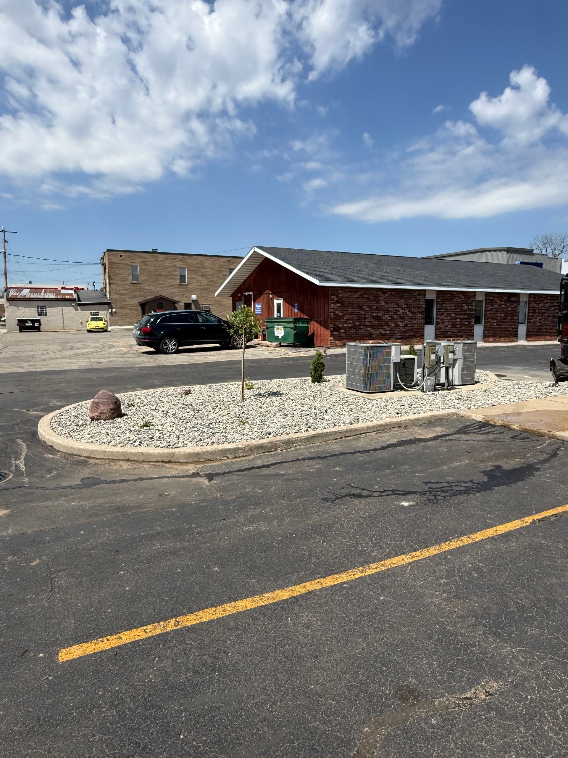 Clean Beds and Low-Maintenance Landscaping at Nicolet National Bank