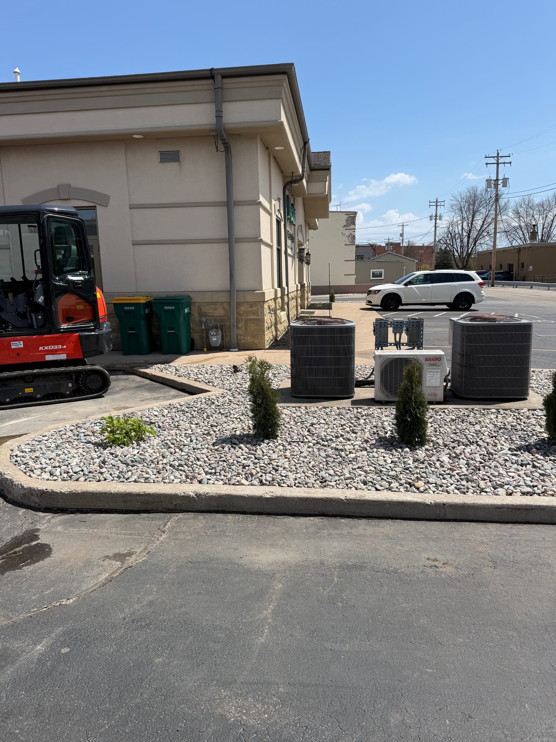 Clean Beds and Low-Maintenance Landscaping at Nicolet National Bank