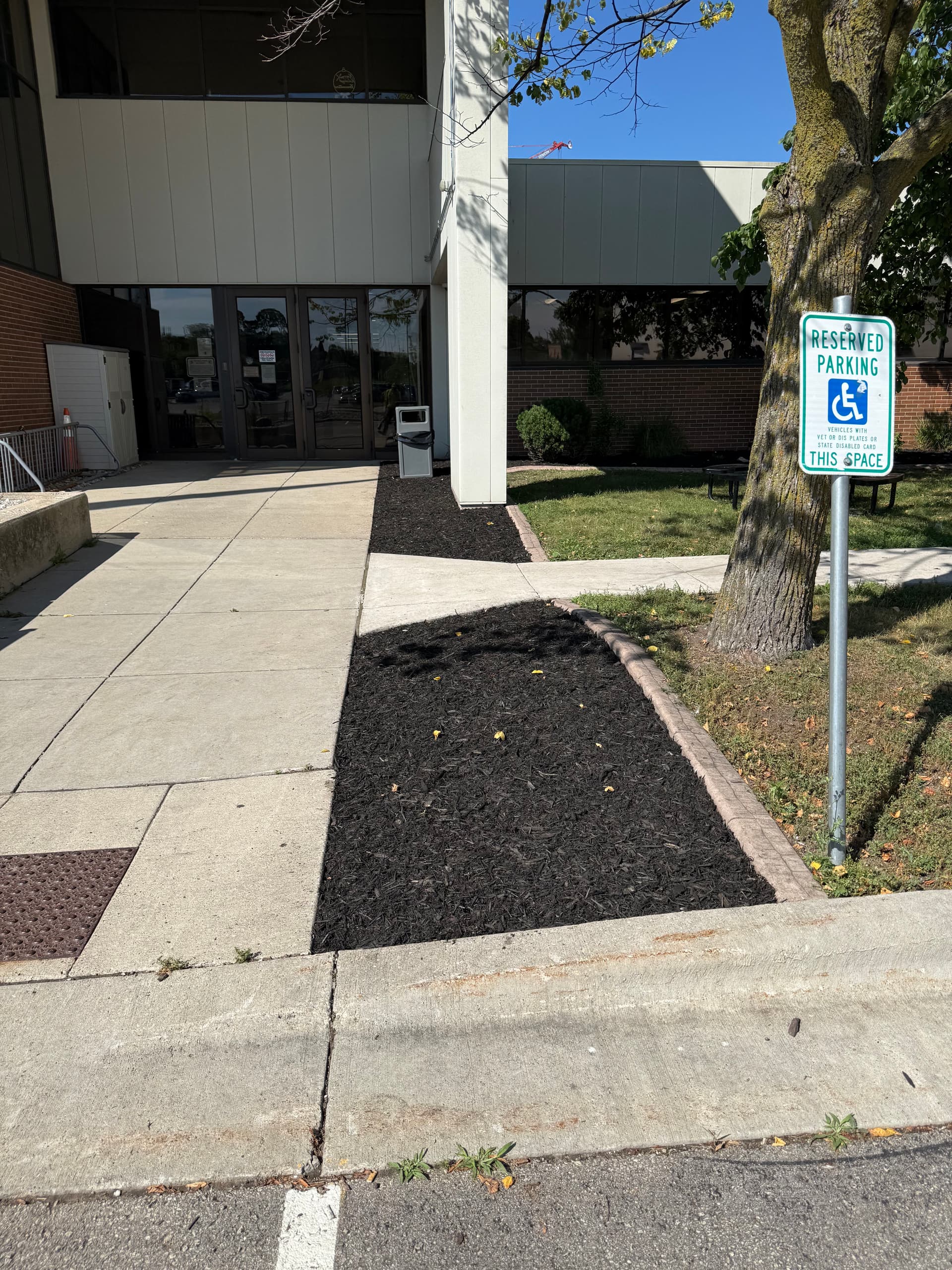 Gallery photos for Fresh Dark Mulch and Clean Beds at Fincantieri Marinette Marine: Image #4