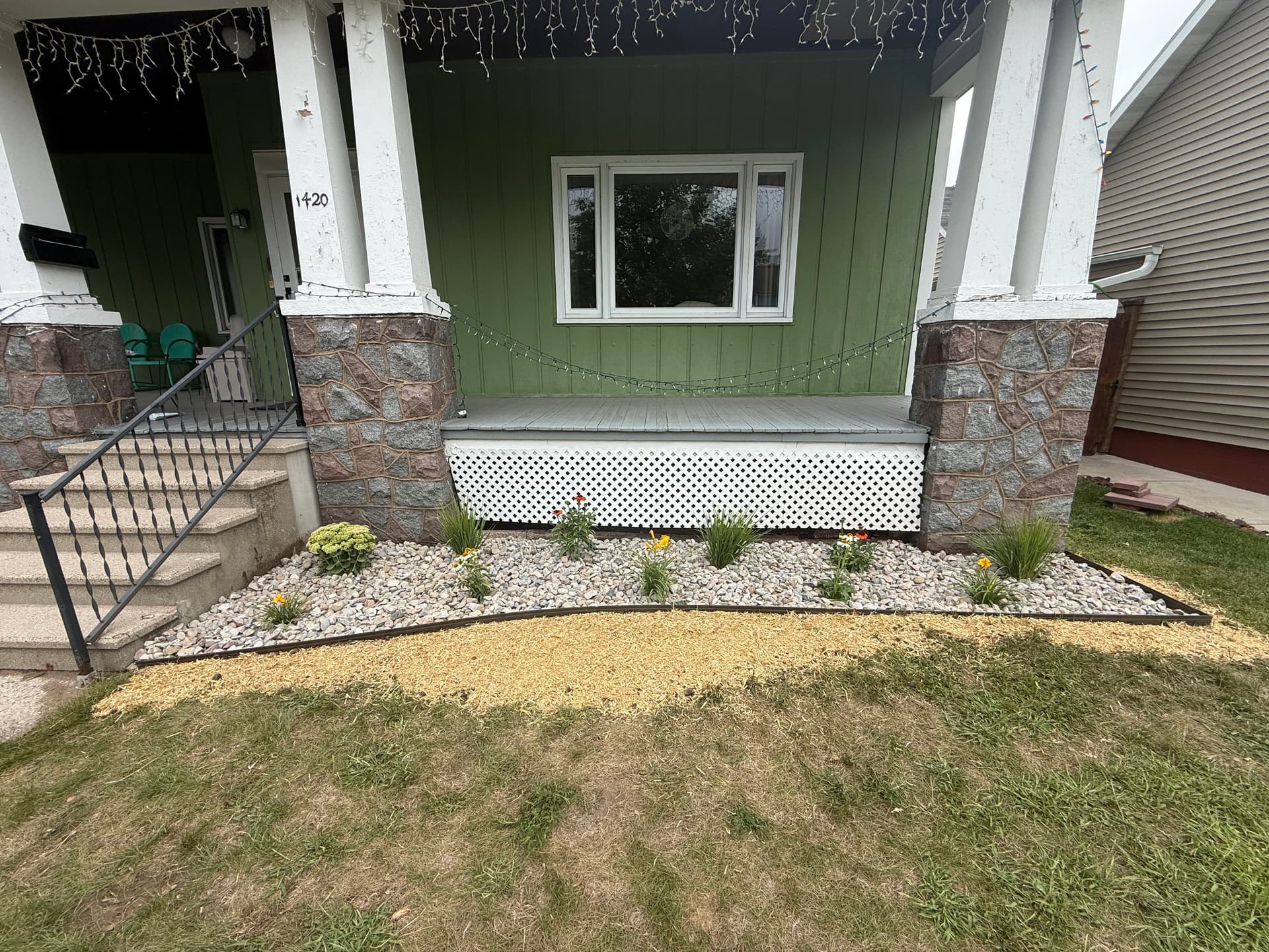 Gallery photos for Overgrown Front Bed Cleared and Rebuilt from Scratch: Image #3